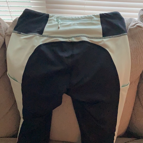 Lululemon teal/mint & black get up and glow leggin - Picture 4 of 9